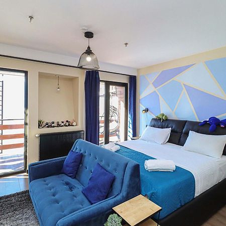 Stylish Studio Apartment With Balcony 구다우리 외부 사진