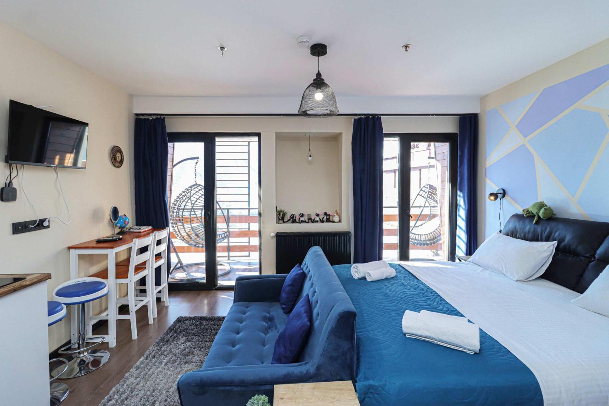 Stylish Studio Apartment With Balcony 구다우리 외부 사진